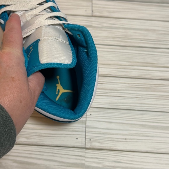 Nike Air Jordan 1 Mid Teal Blue White Gum Sole Men’s Size 10 DQ8426-400 Aquatone - Picture 9 of 12